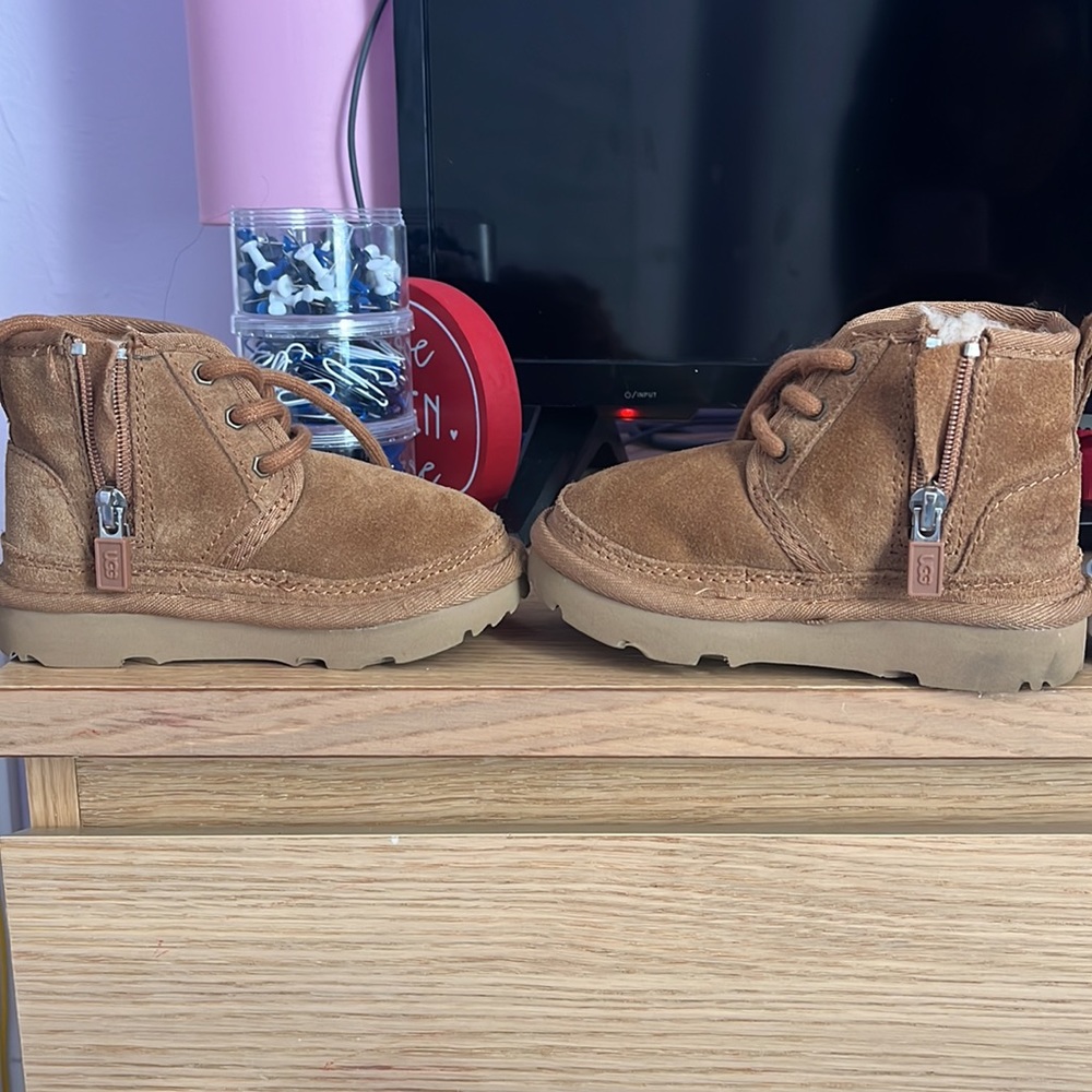 UGG Kids Boots in Brown Suede